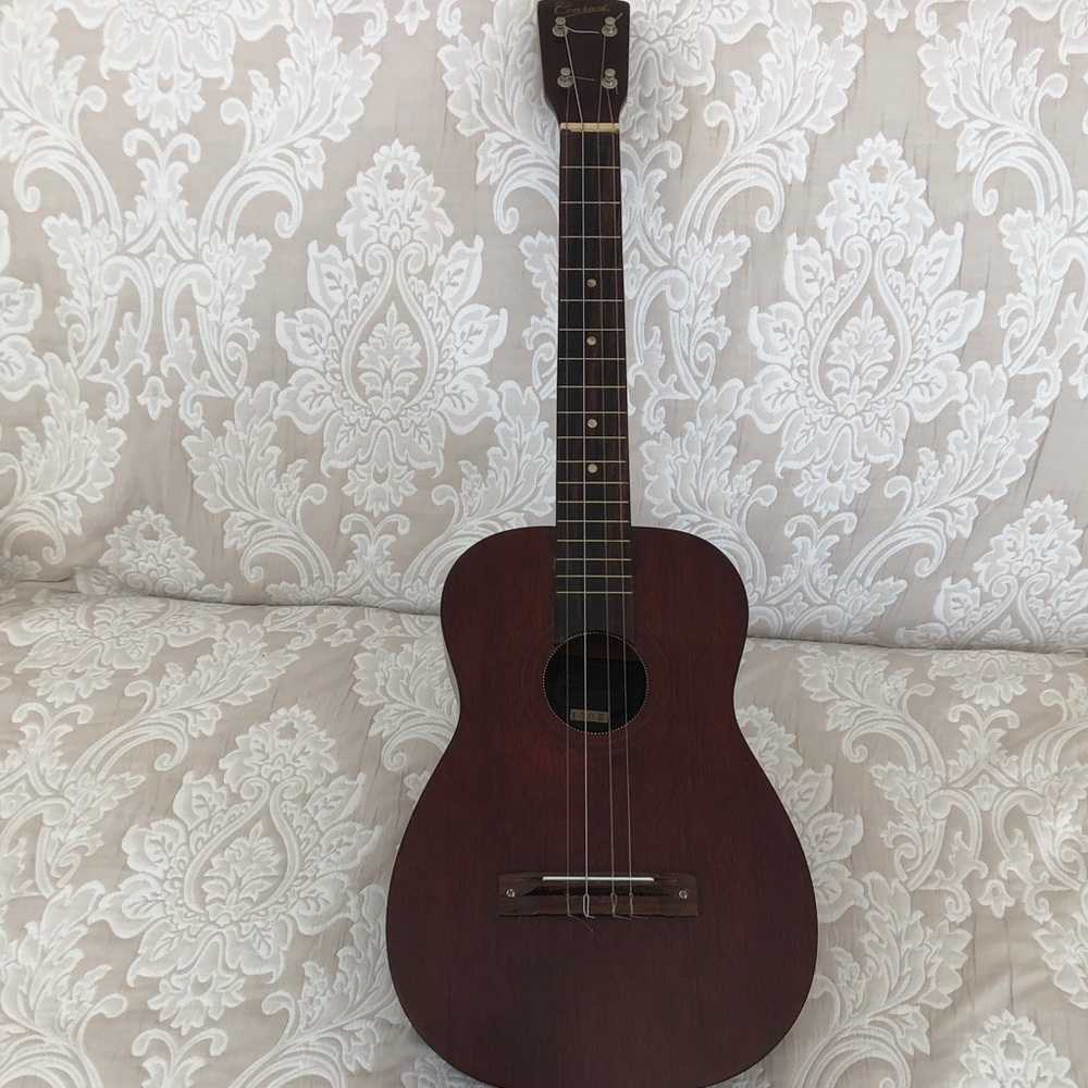 Conrad 1595 Baritone Ukulele with bag As Found